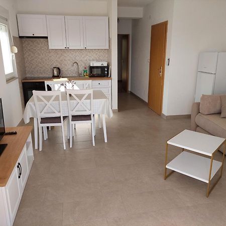 Bella Vista Apartment Комарна Екстериор снимка