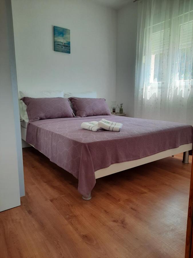 Bella Vista Apartment Комарна Екстериор снимка