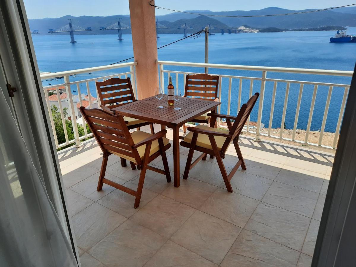 Bella Vista Apartment Комарна Екстериор снимка