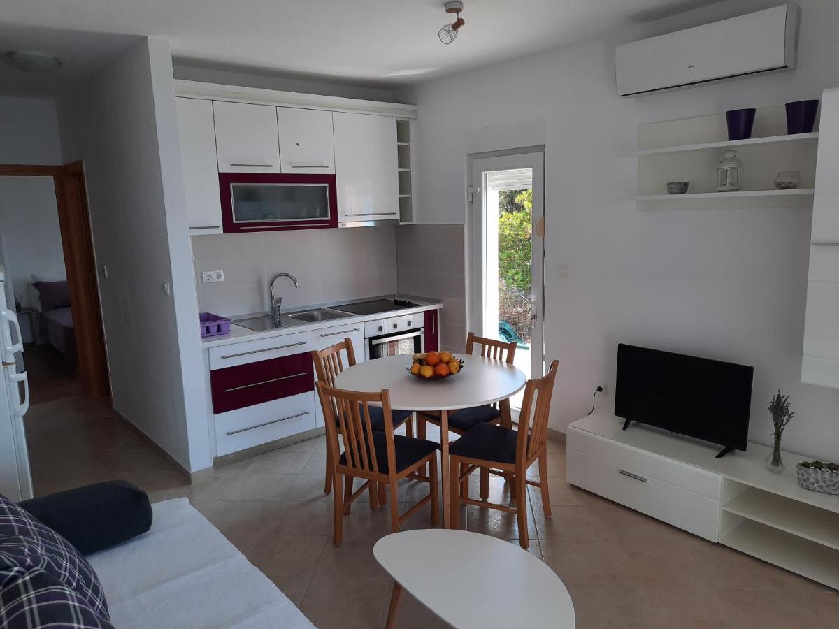Bella Vista Apartment Комарна Екстериор снимка