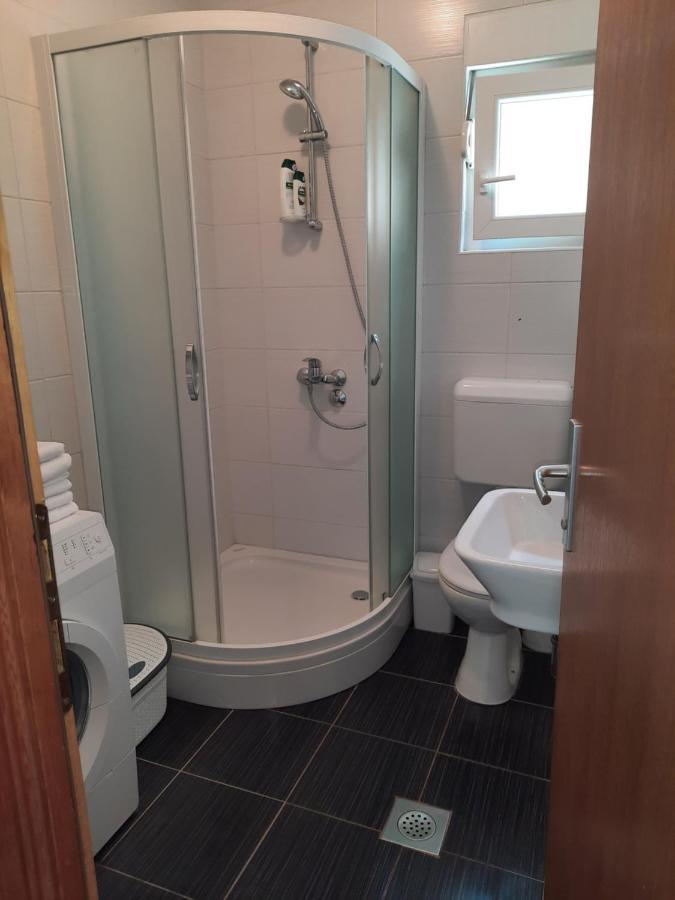 Bella Vista Apartment Комарна Екстериор снимка