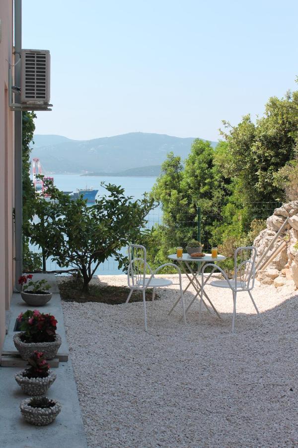 Bella Vista Apartment Комарна Екстериор снимка