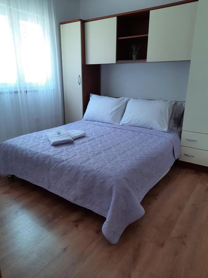 Bella Vista Apartment Комарна Екстериор снимка