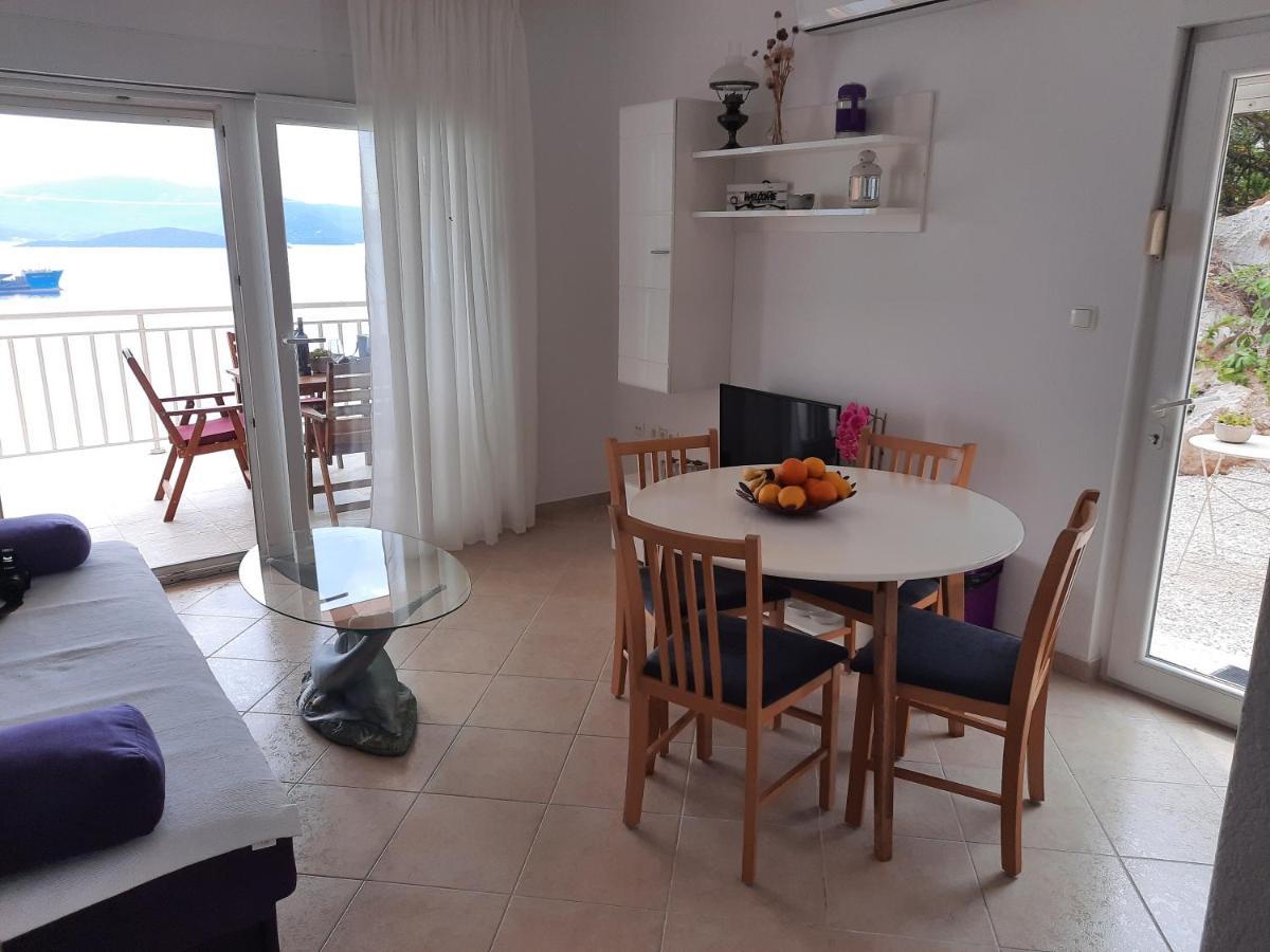 Bella Vista Apartment Комарна Екстериор снимка