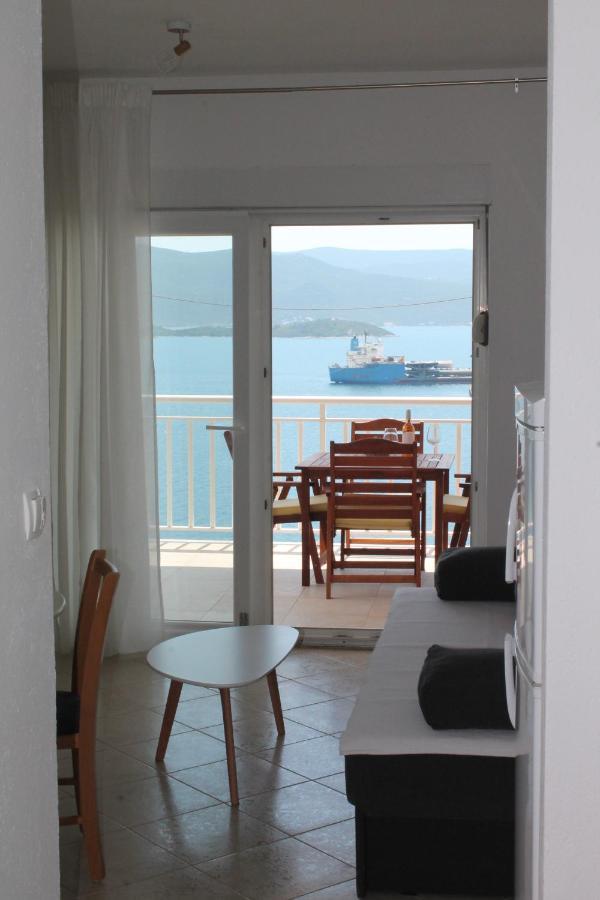 Bella Vista Apartment Комарна Екстериор снимка