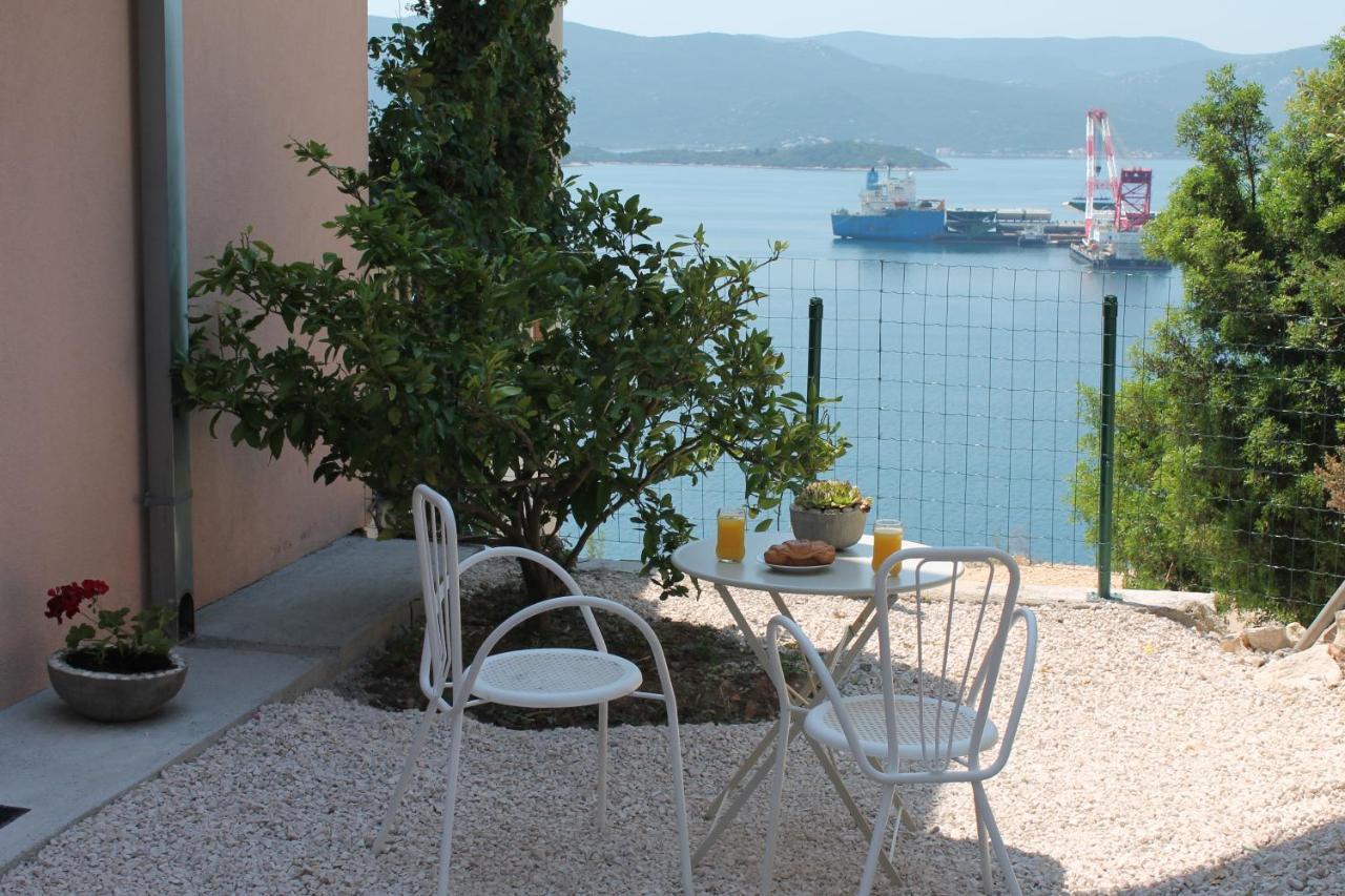 Bella Vista Apartment Комарна Екстериор снимка