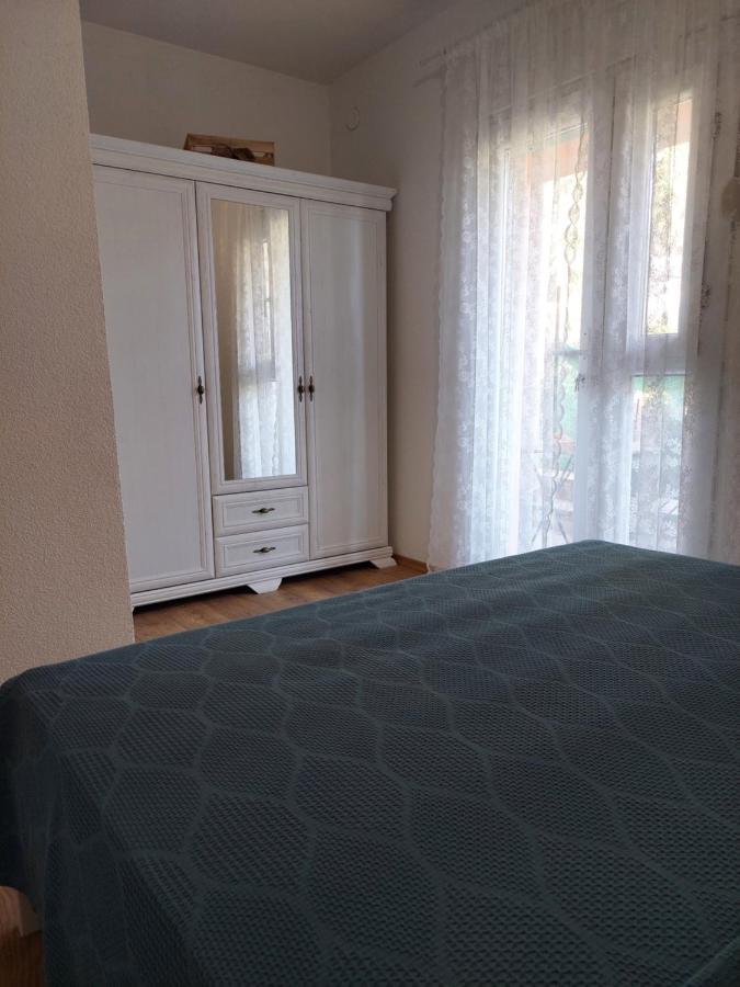 Bella Vista Apartment Комарна Екстериор снимка