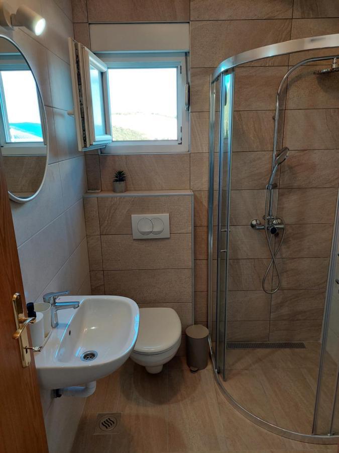Bella Vista Apartment Комарна Екстериор снимка