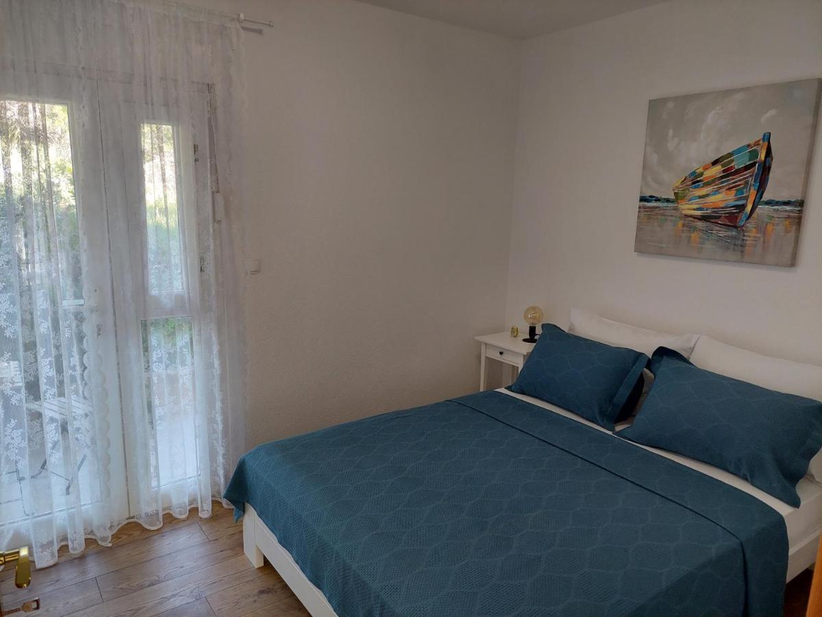 Bella Vista Apartment Комарна Екстериор снимка