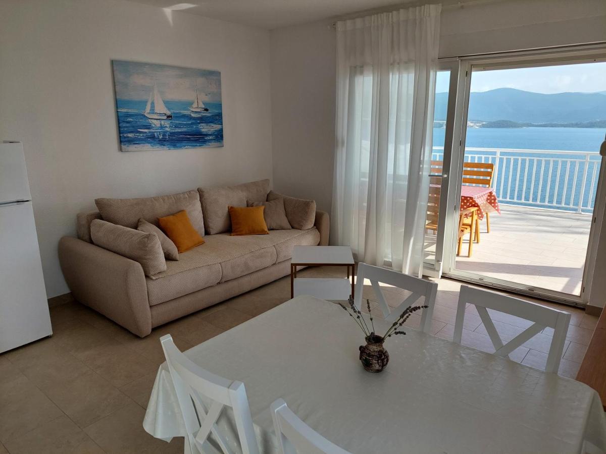 Bella Vista Apartment Комарна Екстериор снимка