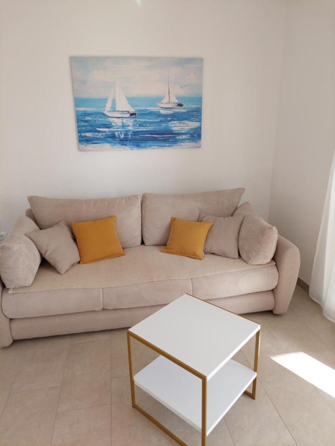 Bella Vista Apartment Комарна Екстериор снимка