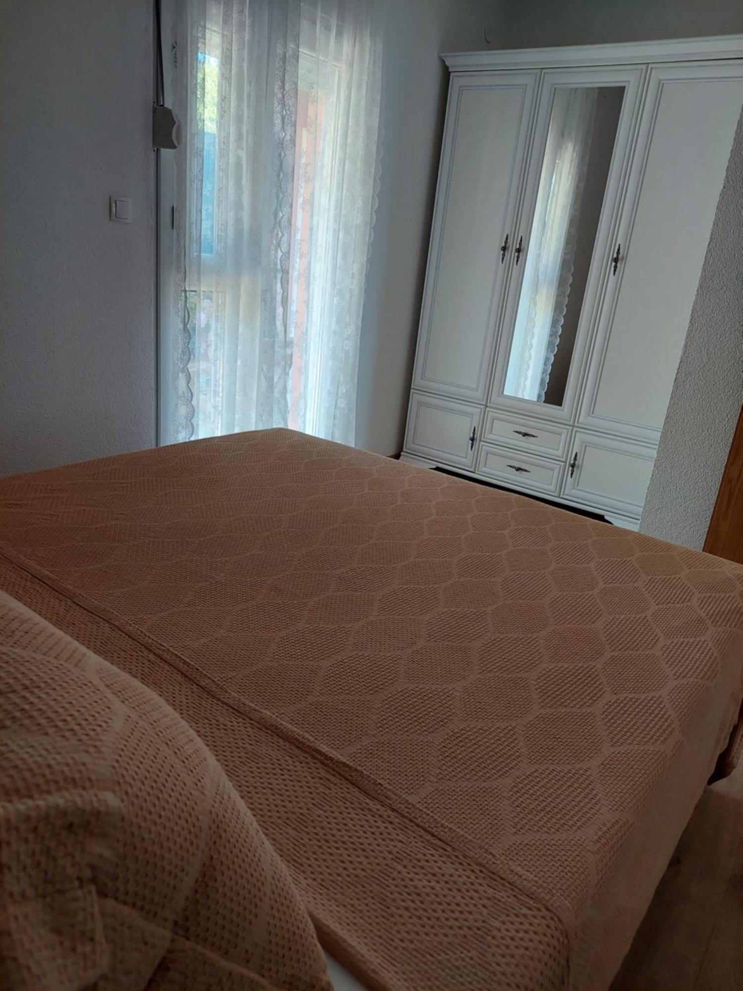 Bella Vista Apartment Комарна Екстериор снимка