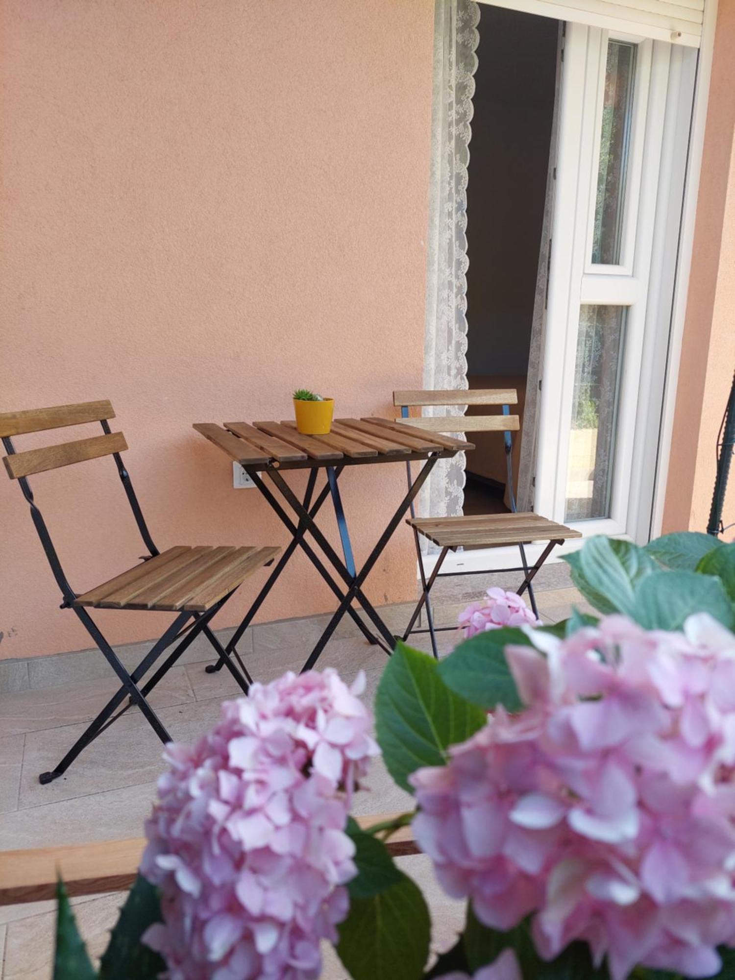 Bella Vista Apartment Комарна Екстериор снимка
