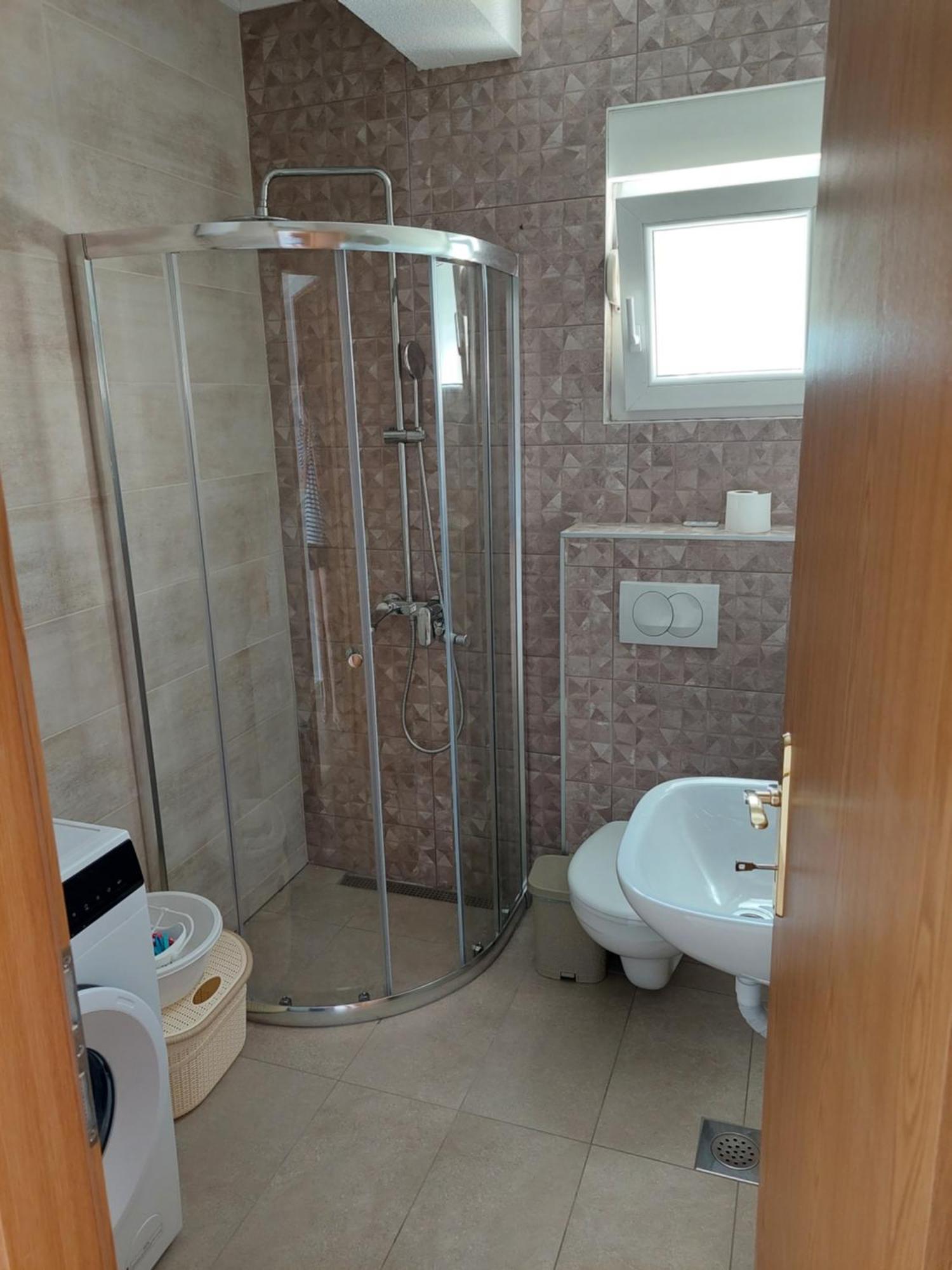 Bella Vista Apartment Комарна Екстериор снимка